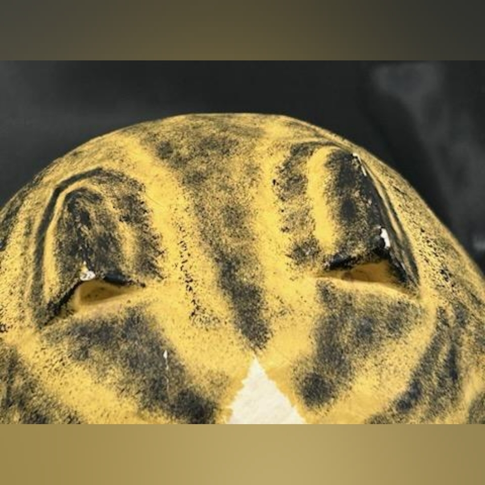 Hand Carved Wood Striped Yellow Tabby Fat Cat Green Glass Eyes Artist Sign Folk - Picture 7 of 7